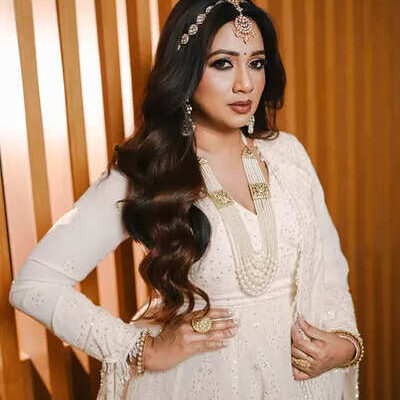 shreya ghoshal becomes indias 1st female artiste in 3 decades to launch live album