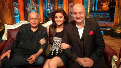 22 1406017624 aliabhatt anupamkher 1