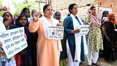 women take out a march in the city condemning the defeat of womens reservation bill in the lok sabha