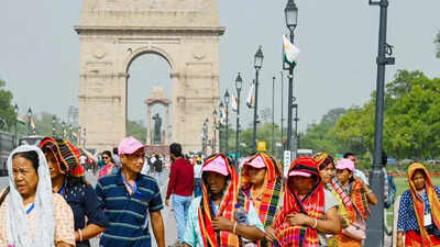 the maximum temperature saturday was recorded at 413 degrees celsius four degrees above normal
