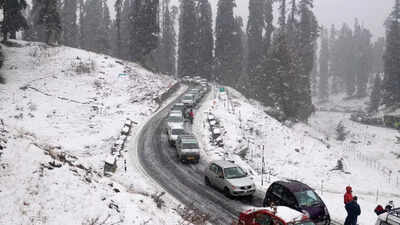 to combat severe traffic congestion in gulmarg jammu and kashmir authorities are implementing an odd even traffic rule representative image